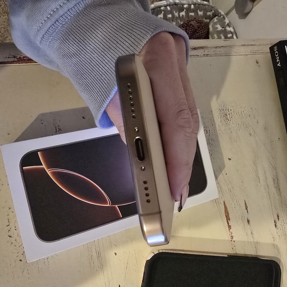 Iphone 16 pro max - Picture 4 of 6